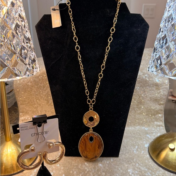 NWT Chico’s Animal double-sided Necklace with hoop / post earrings - Picture 3 of 9